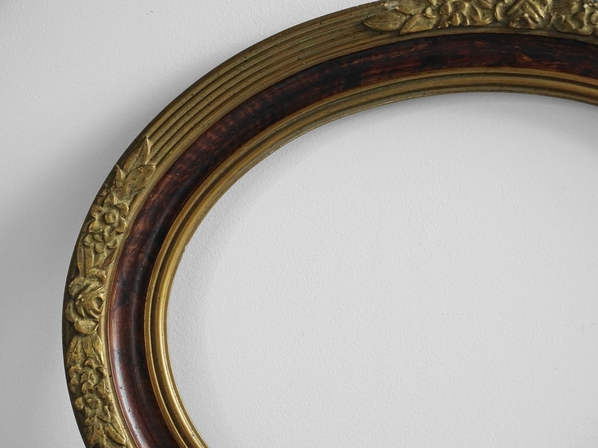 Vintage French Oval Frame with Gilt and Wood Veneer